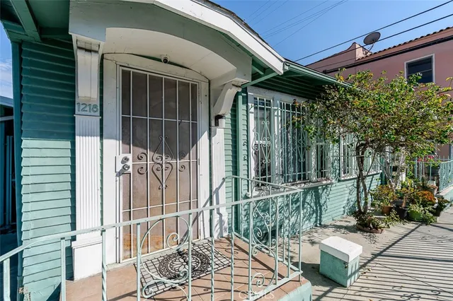 $720,000 | 1216 North St Andrews Place, Los Angeles, CA 90038