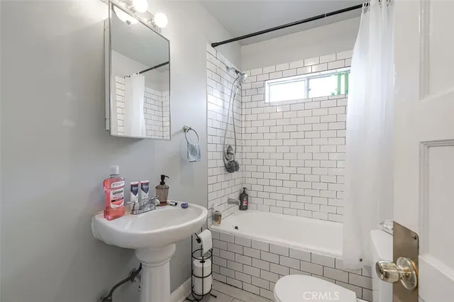 $720,000 | 1216 North St Andrews Place, Los Angeles, CA 90038