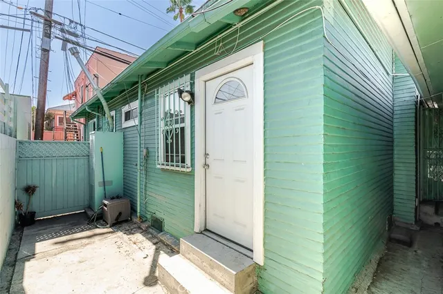 $720,000 | 1216 North St Andrews Place, Los Angeles, CA 90038