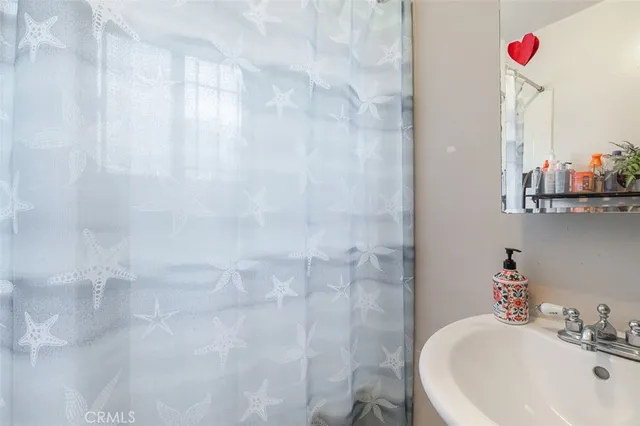 $720,000 | 1216 North St Andrews Place, Los Angeles, CA 90038