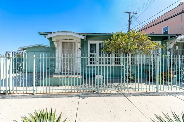 $720,000 | 1216 North St Andrews Place, Los Angeles, CA 90038