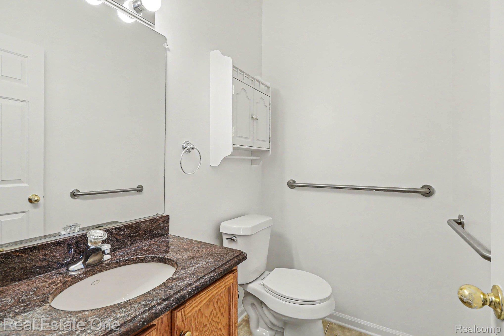 2106 Cattail Circle Rochester, MI 48309 - Photo 16 of 33 016_file_6396.jpg