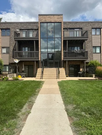 $249,900 | 1424 Stonebridge Circle, Unit 12, Wheaton, IL 60189
