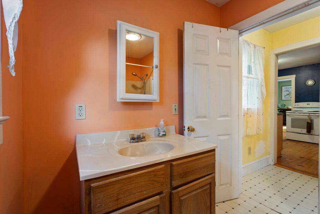 5 Paine Road Boothbay Harbor, ME 04538 - Photo 21 of 58 Bathroom