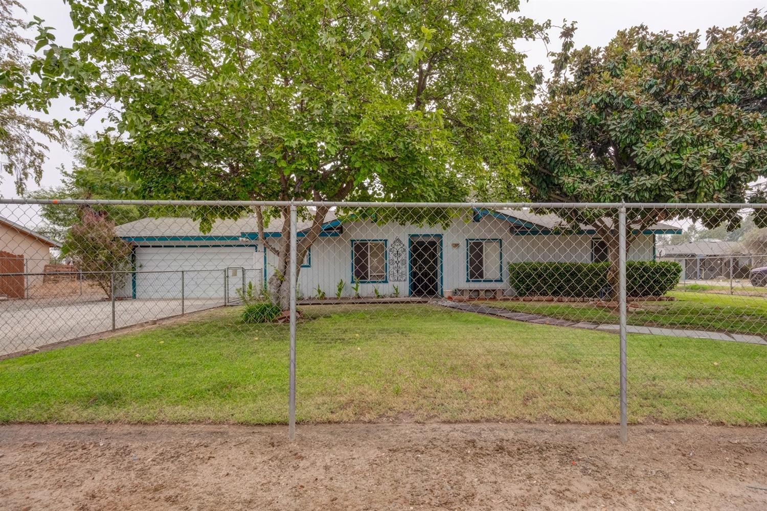 17609 Rodeo Drive Madera, CA 93638 - Photo 3 of 31 Completely fenced, lush yard, spacious back yard.