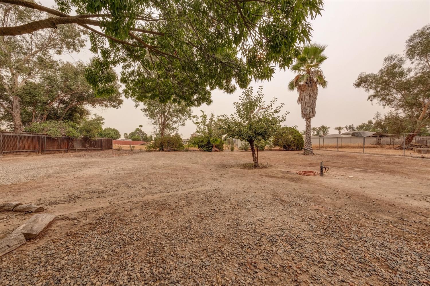 17609 Rodeo Drive Madera, CA 93638 - Photo 31 of 31 Open ground, plenty of space to add, endless possiblities.