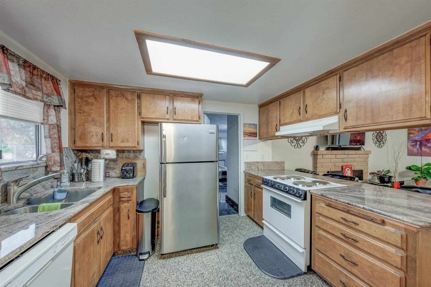 17609 Rodeo Drive Madera, CA 93638 - Photo 8 of 31 Gallery Image 8
