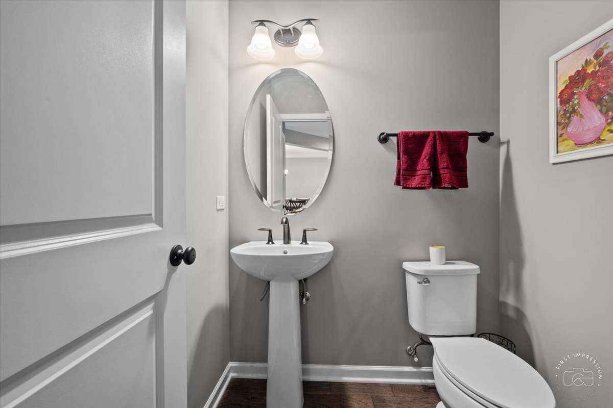 1261 Falcon Ridge Drive Elgin, IL 60124 - Photo 13 of 25 a bathroom with a toilet sink and mirror