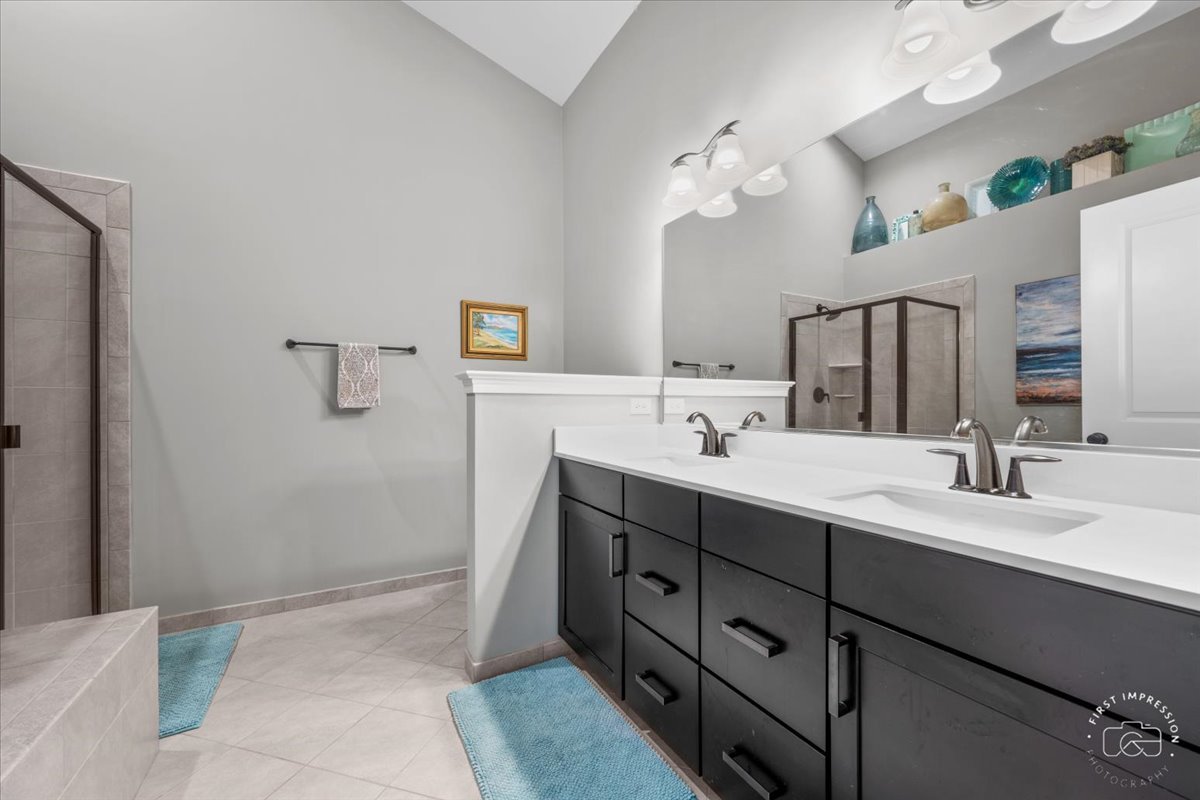 1261 Falcon Ridge Drive Elgin, IL 60124 - Photo 17 of 25 a bathroom with a double vanity sink a mirror and a bathtub