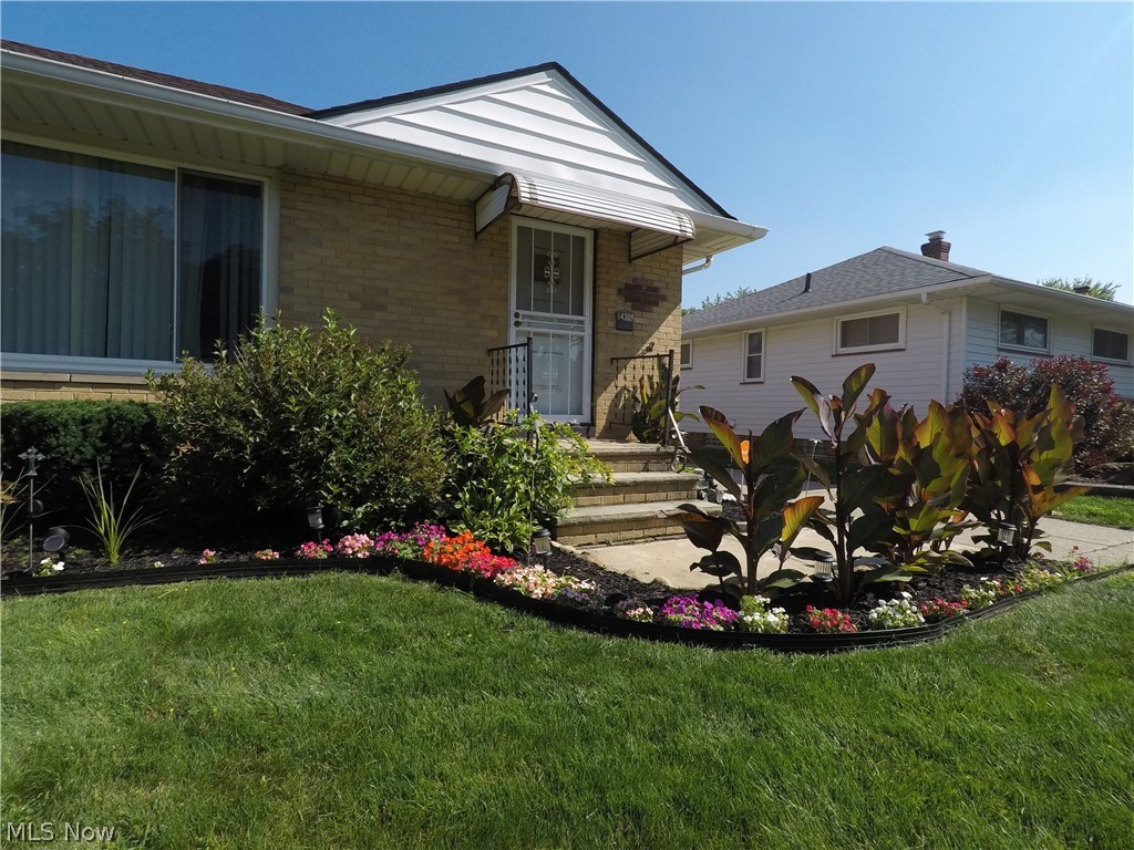 14309 Wheeler Road Maple Heights, OH 44137 - Photo 2 of 26