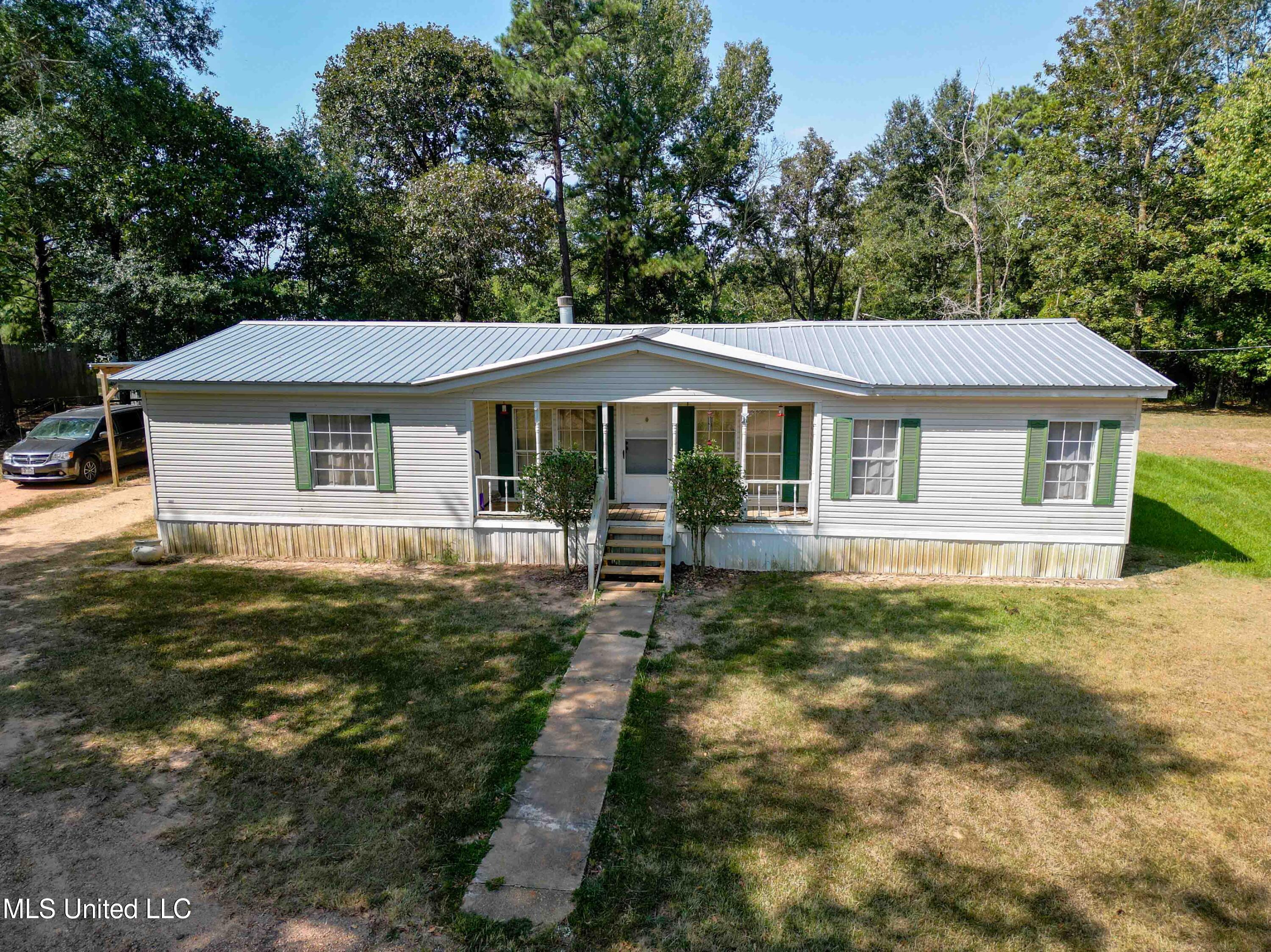 345 James Berry Road Mount Olive, MS 39119 - Photo 2 of 28 345_JamesBerryRd_Magee-23