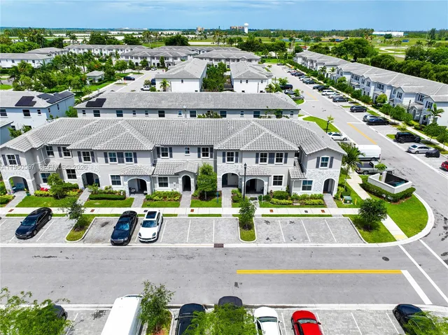 $299,900 | 1867 Southeast 26th Street, Homestead, FL 33035