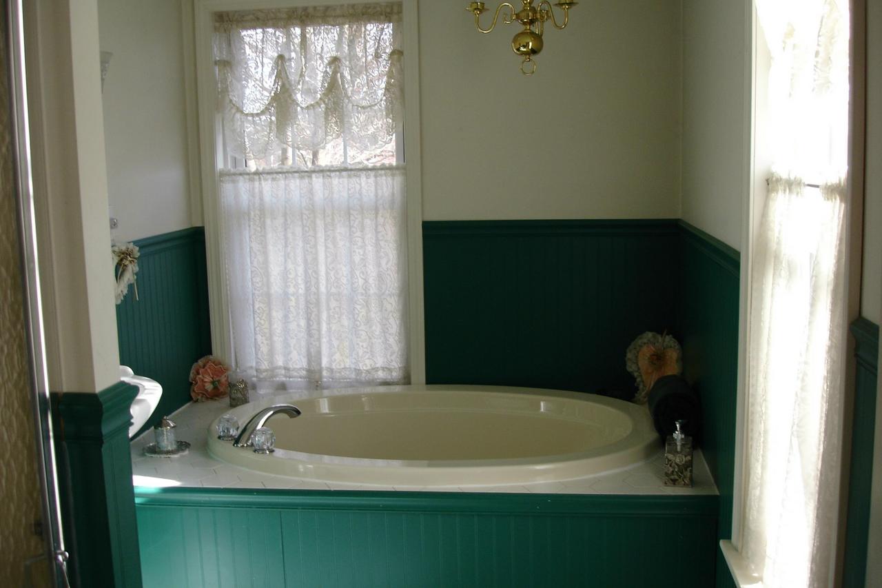 114 Cherry Lane Road East Stroudsburg, PA 18301 - Photo 8 of 40 Bath