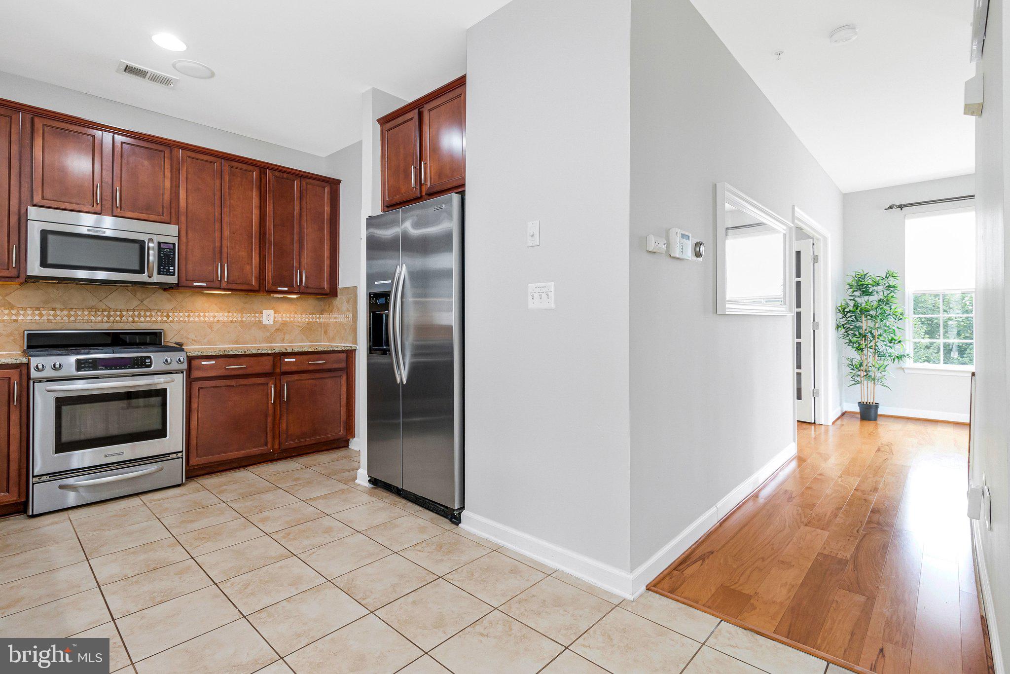 11718 Leesborough Circle Silver Spring, MD 20902 - Photo 17 of 42 Kitchen
