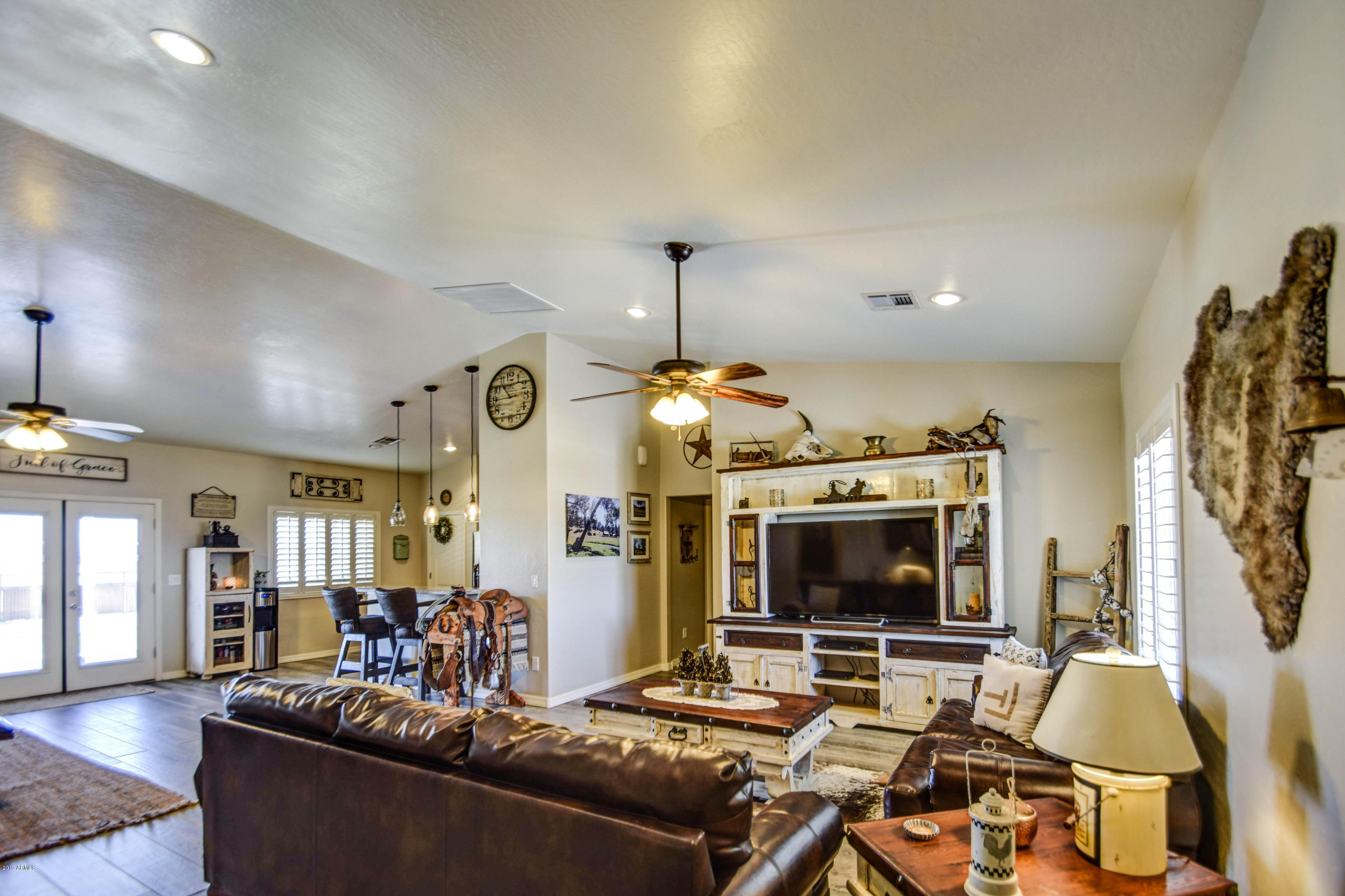 34795 West Cudia Road Stanfield, AZ 85172 - Photo 13 of 50 Living Room 1
