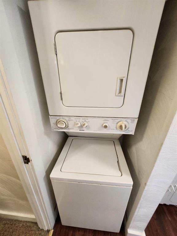 3200-3202 Willett Road Pittsburgh, PA 15227 - Photo 46 of 46 a close up view of washer and dryer