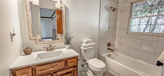 $419,930 | 8812 East Plantation Oaks Drive, Memphis, TN 38018