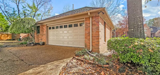 $419,930 | 8812 East Plantation Oaks Drive, Memphis, TN 38018