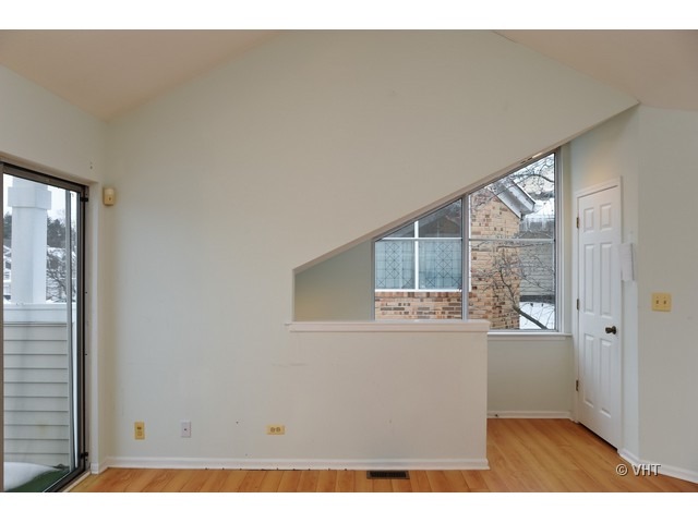 1076 Courtland Drive, Unit 1076 Buffalo Grove, IL 60089 - Photo 2 of 10