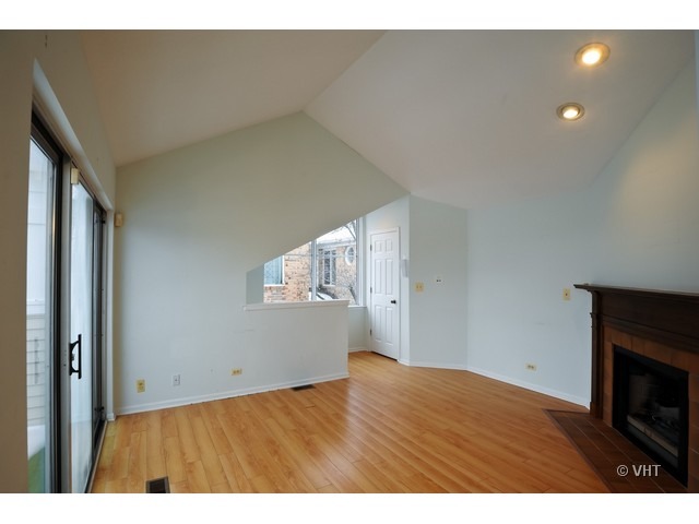 1076 Courtland Drive, Unit 1076 Buffalo Grove, IL 60089 - Photo 3 of 10