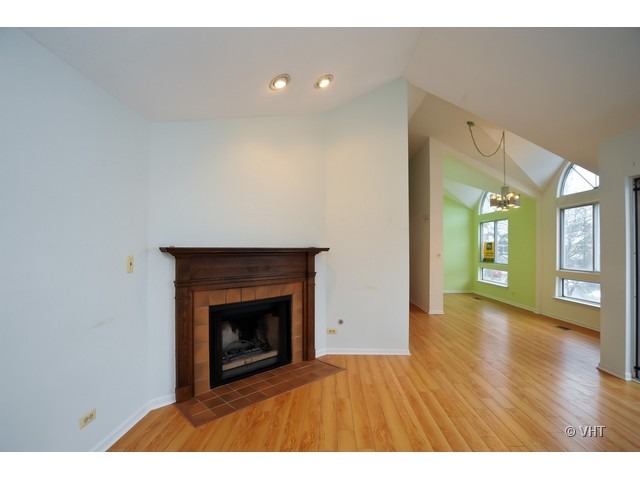 1076 Courtland Drive, Unit 1076 Buffalo Grove, IL 60089 - Photo 4 of 10