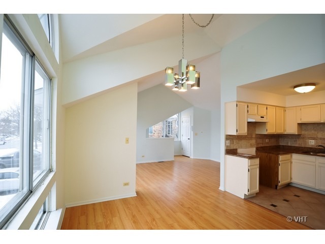 1076 Courtland Drive, Unit 1076 Buffalo Grove, IL 60089 - Photo 5 of 10