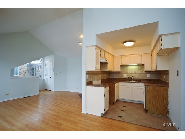 1076 Courtland Drive, Unit 1076 Buffalo Grove, IL 60089 - Photo 6 of 10