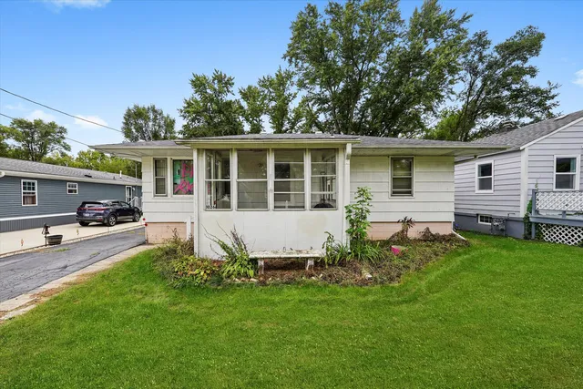 a view of a house with a backyard