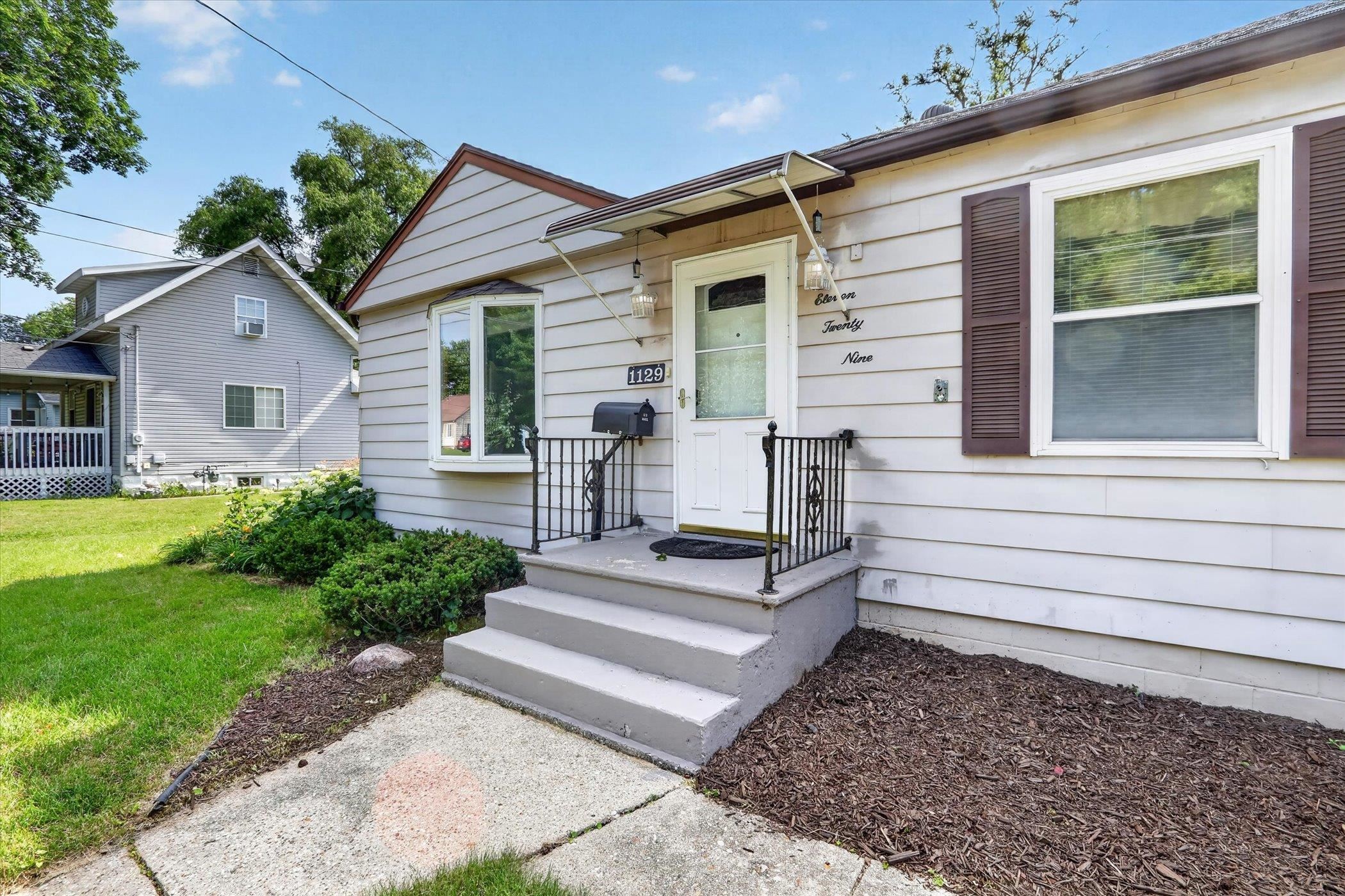 1129 Johnson Street Beloit, WI 53511 - Photo 5 of 35