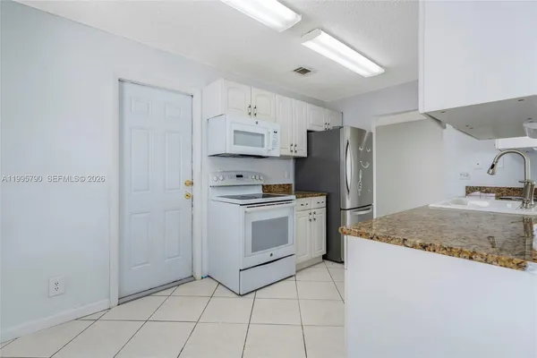 $2,900 | 1005 Southwest 18th Street, Boynton Beach, FL 33426