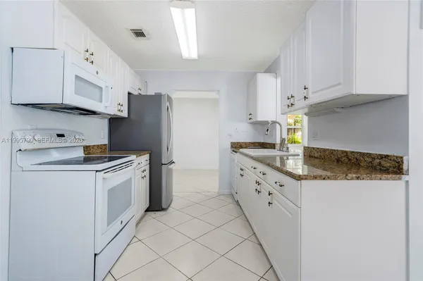 $2,900 | 1005 Southwest 18th Street, Boynton Beach, FL 33426