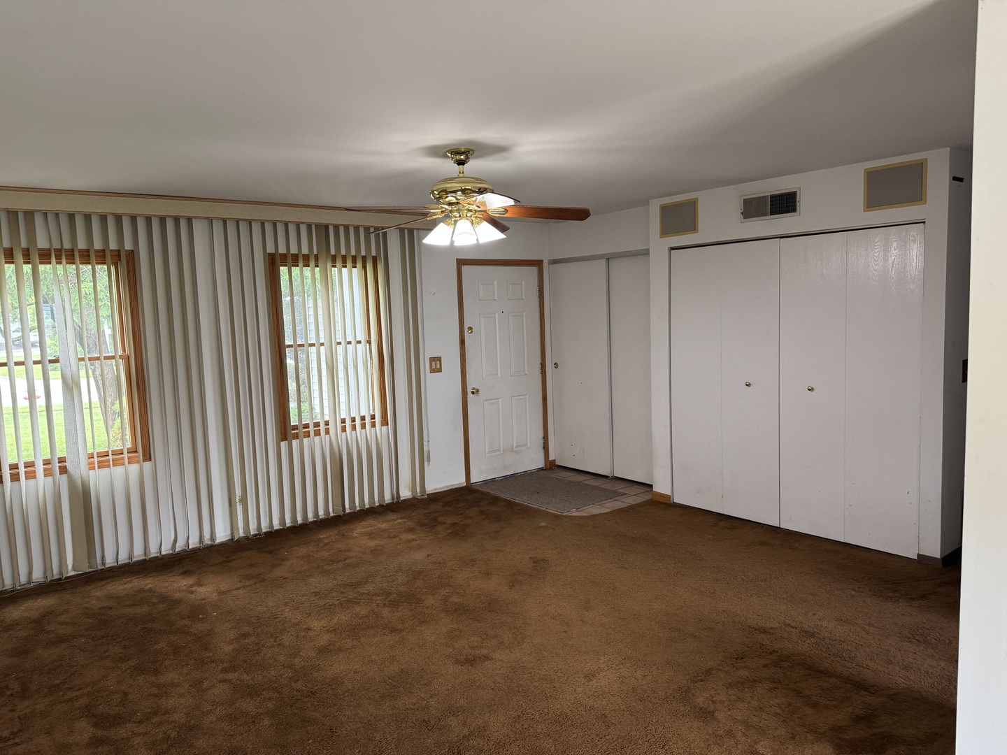 662 Berwick Place Roselle, IL 60172 - Photo 4 of 19