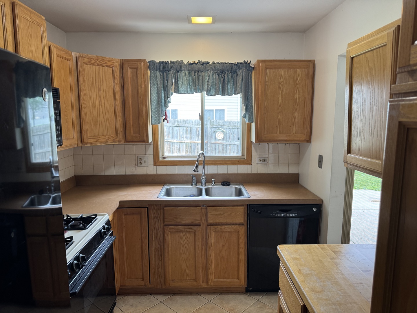 662 Berwick Place Roselle, IL 60172 - Photo 8 of 19