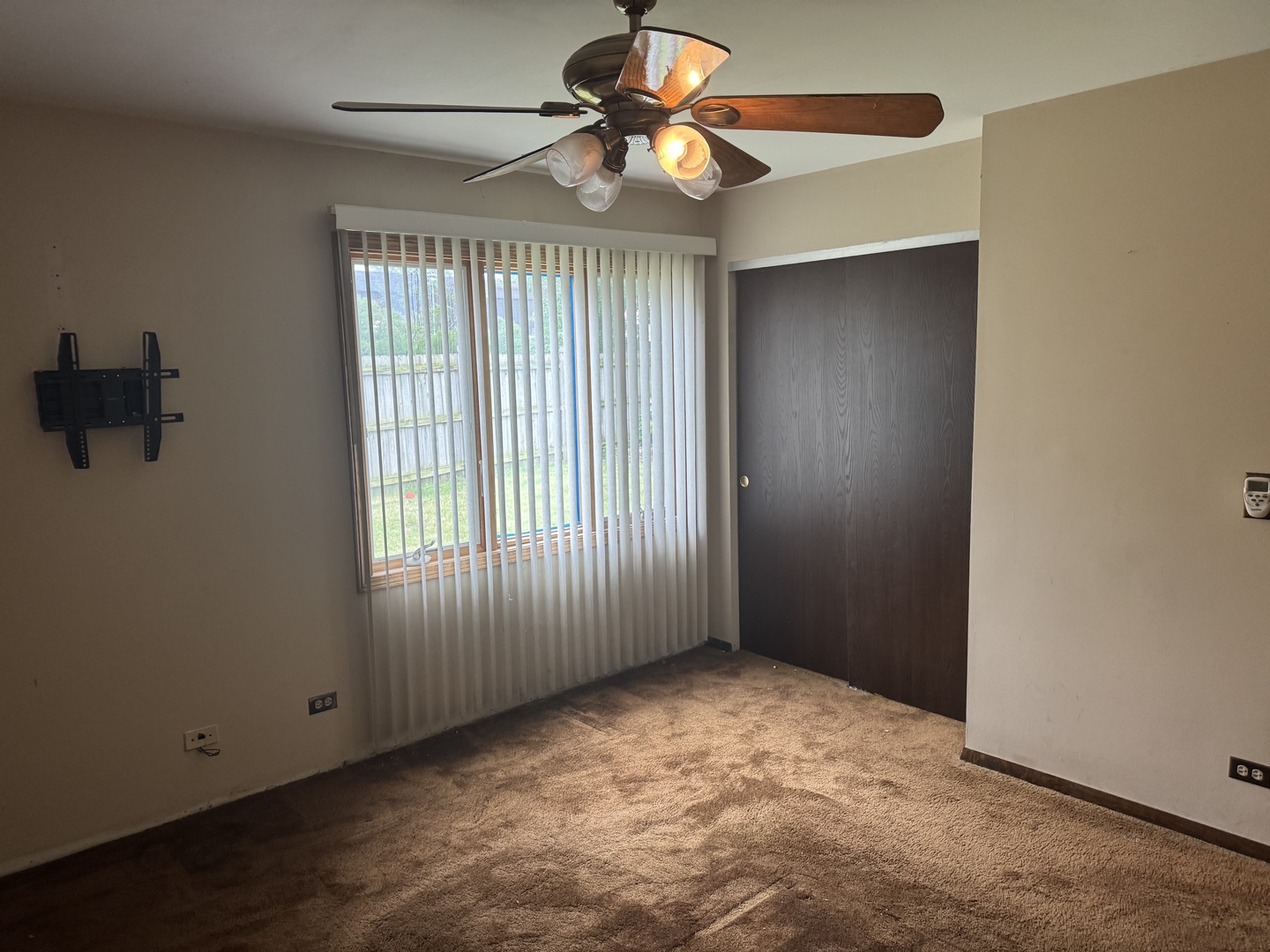 662 Berwick Place Roselle, IL 60172 - Photo 10 of 19