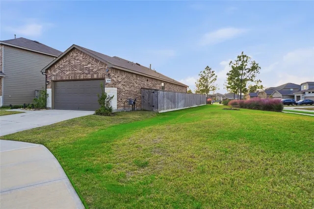 $2,000 | 16306 Fontana Court, Conroe, TX 77302