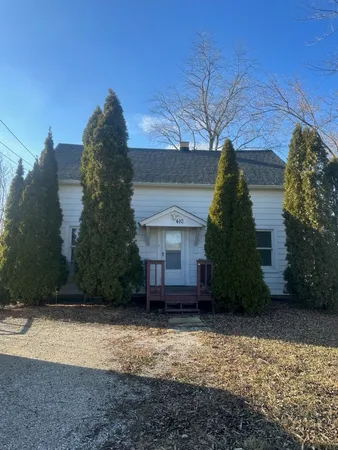 $2,200 | 410 Ivanhoe Road, Grayslake, IL 60030