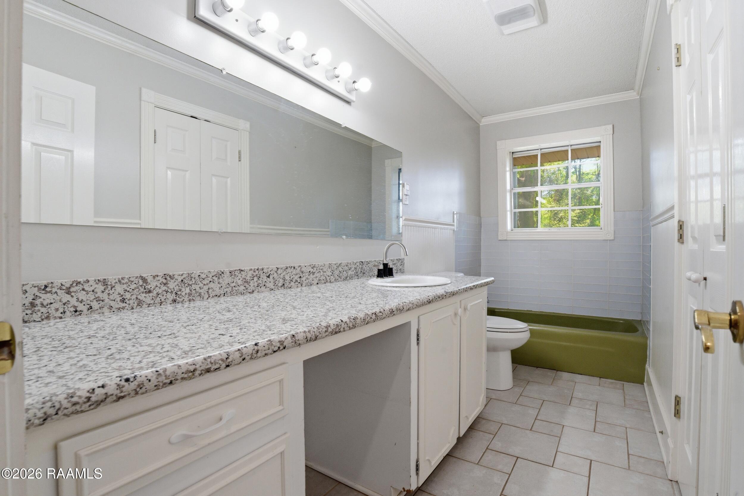 121 West Edith Road Lafayette, LA 70508 - Photo 8 of 12 masterbath1