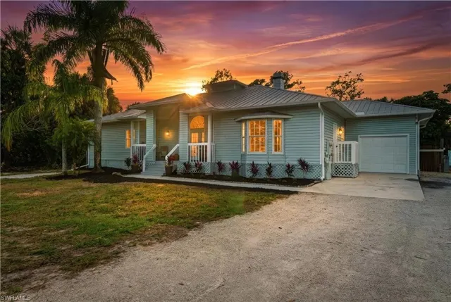 $899,000 | 491 21st Street Northwest, Naples, FL 34120