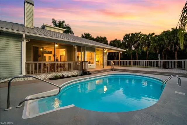 $899,000 | 491 21st Street Northwest, Naples, FL 34120