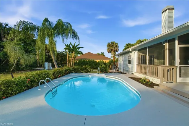 $899,000 | 491 21st Street Northwest, Naples, FL 34120