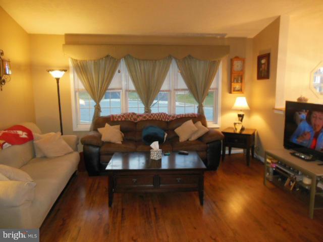 107 Little Brick Court Rising Sun, MD 21911 - Photo 4 of 9 Living Room