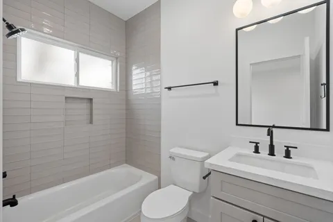 $439,900 | 826 Curtin Street, Unit G, Houston, TX 77018