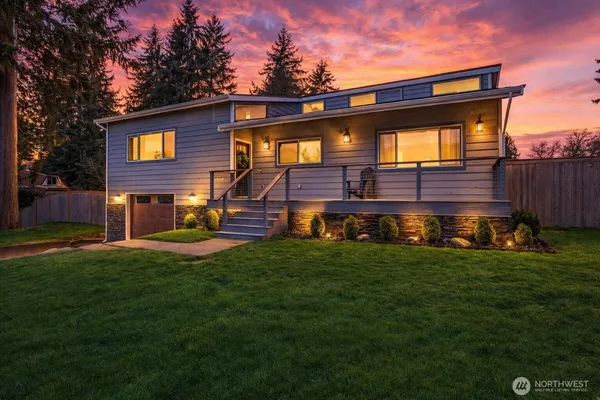 a view of a house with a yard