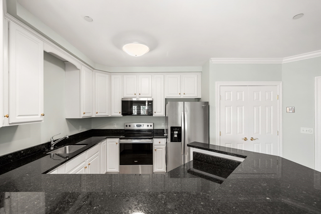 210 Chickering Road, Unit 307A North Andover, MA 01845 - Photo 4 of 42 Gallery Image 4