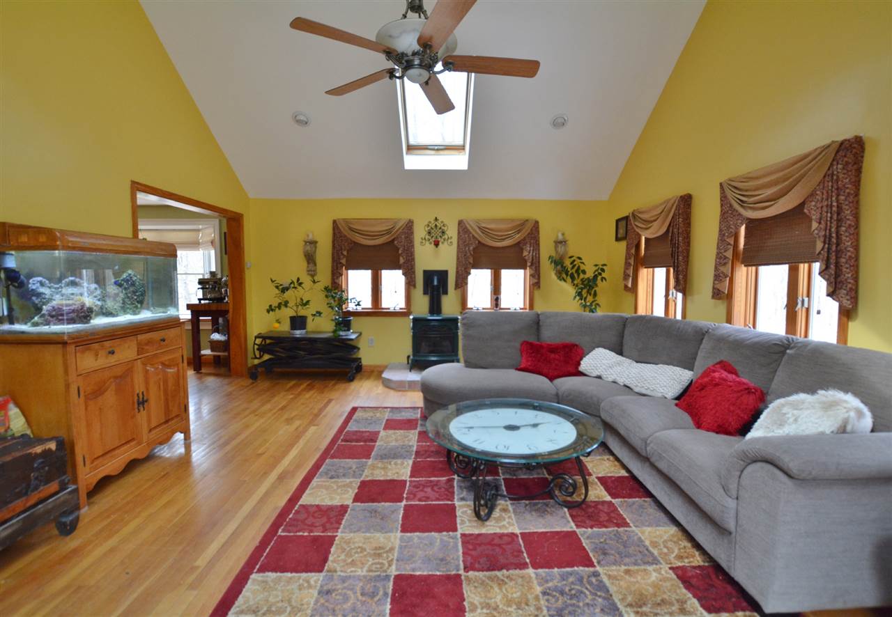 38 Wright Road Derry, NH 03038 - Photo 10 of 25