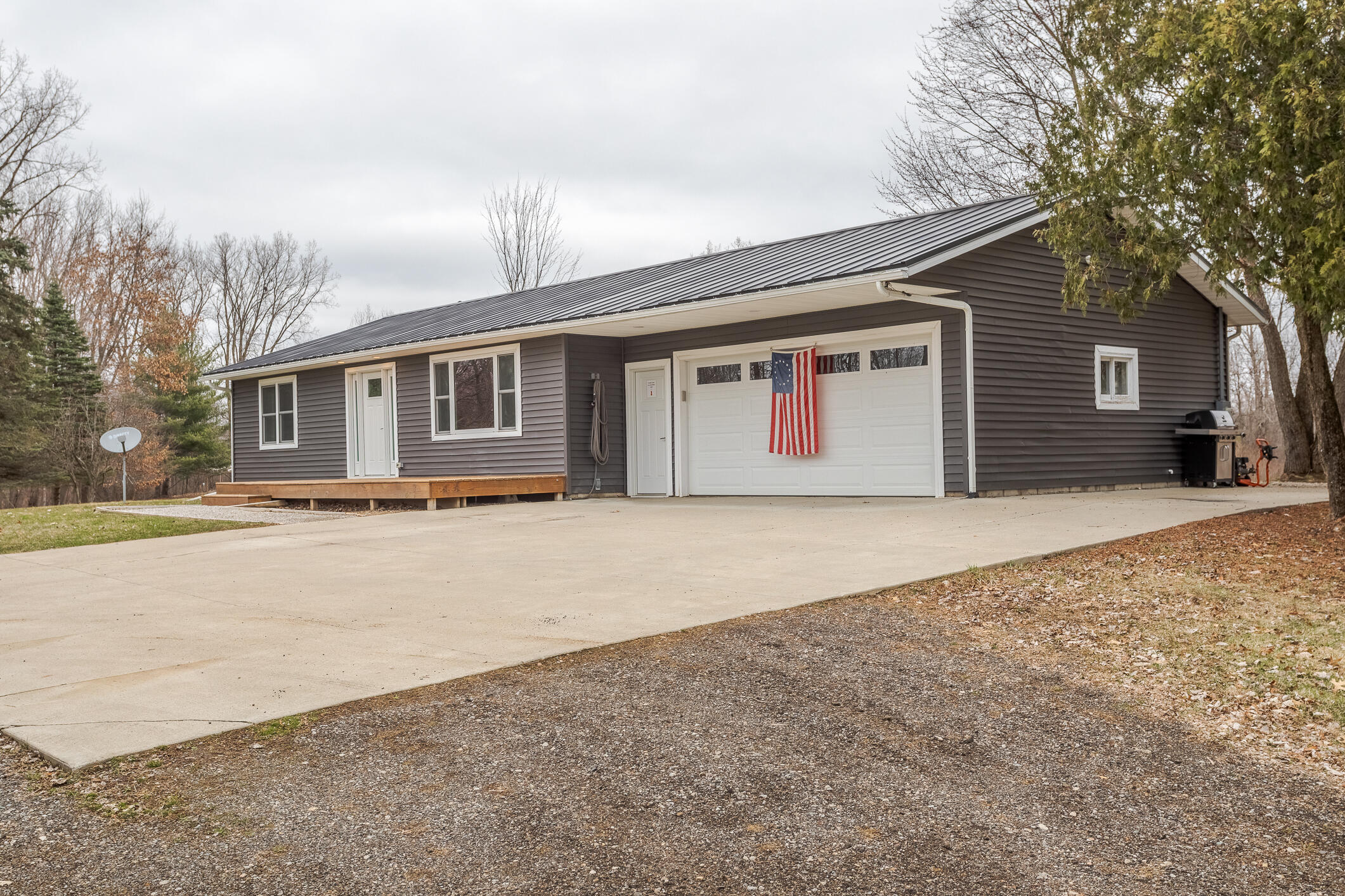 7015 Jones Road Jackson, MI 49201 - Photo 3 of 47 jones-21