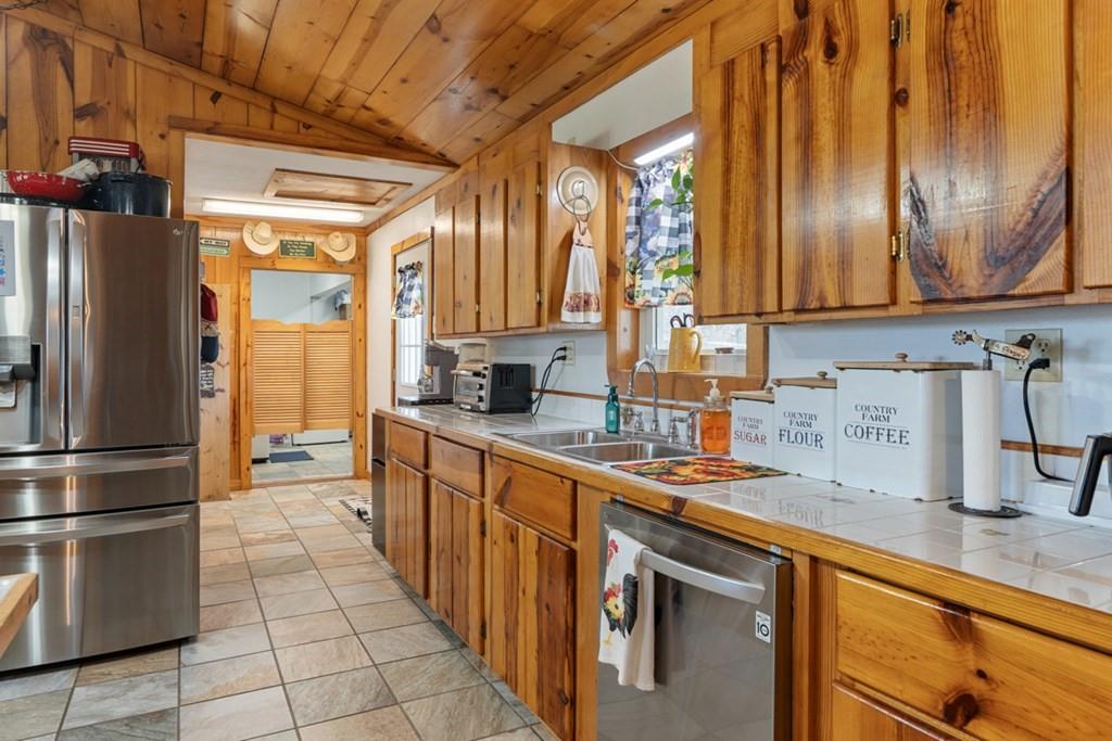 10276 Timber Trail Scurry, TX 75158 - Photo 20 of 40 a kitchen with stainless steel appliances a sink a stove and a refrigerator