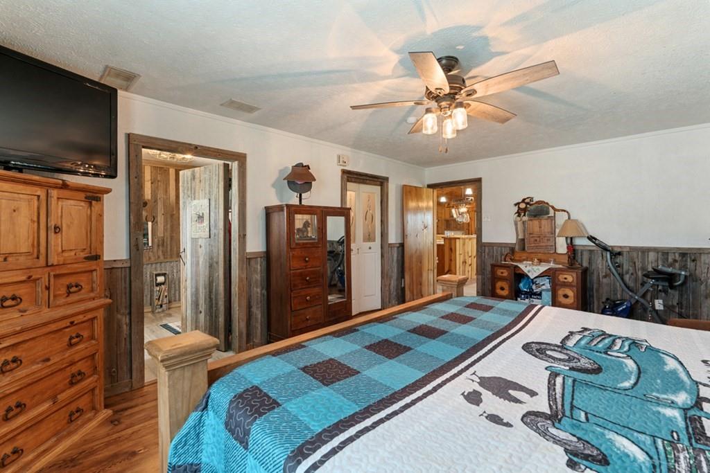 10276 Timber Trail Scurry, TX 75158 - Photo 23 of 40 a bedroom with a bed and a flat screen tv