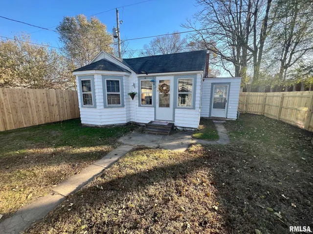 $90,000 | 1402 1402 1/2 State Street, Pekin, IL 61554