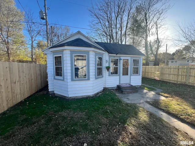 $90,000 | 1402 1402 1/2 State Street, Pekin, IL 61554